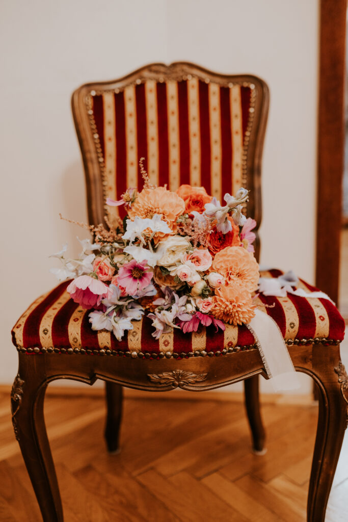 Jesienny bukiet ślubny — ciepłe kolory i tekstury