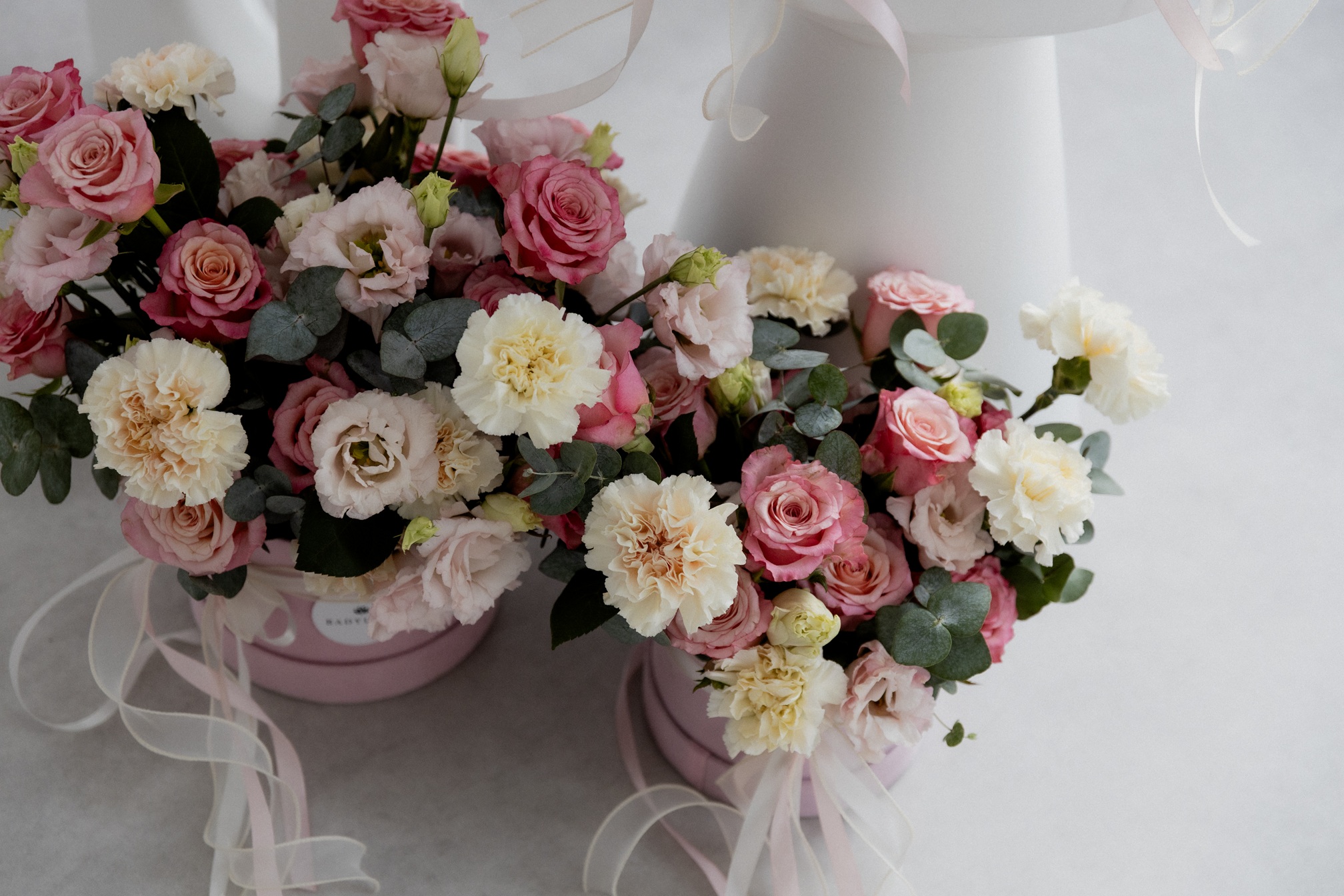 Kompozycje kwiatowe i flower boxy pracowni Badylara