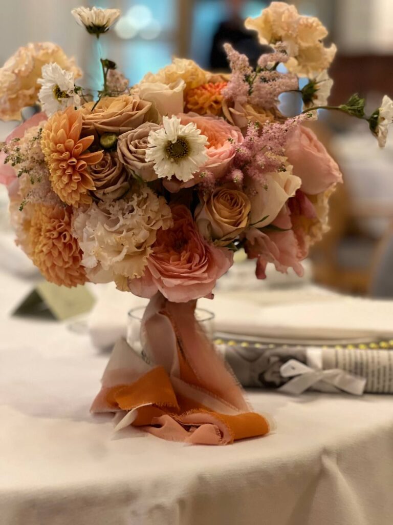 florystyka ślubna Katowice – bukiet ślubny w ciepłych kolorach